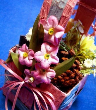 Choosing Ranunculus Wedding Bouquets: Real or artificial flowers?