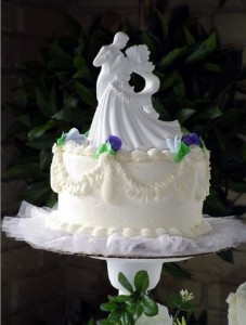 selecting a wedding cake