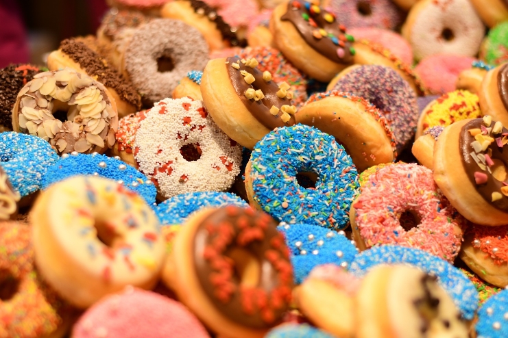 2024 Wedding Trend: Wedding Fun! 8 Wow Factors For Your Doughnut Walls